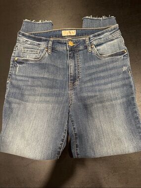 Kut from the Kloth Donna Medium Blue High-Rise Frayed Ankle Skinny Jeans